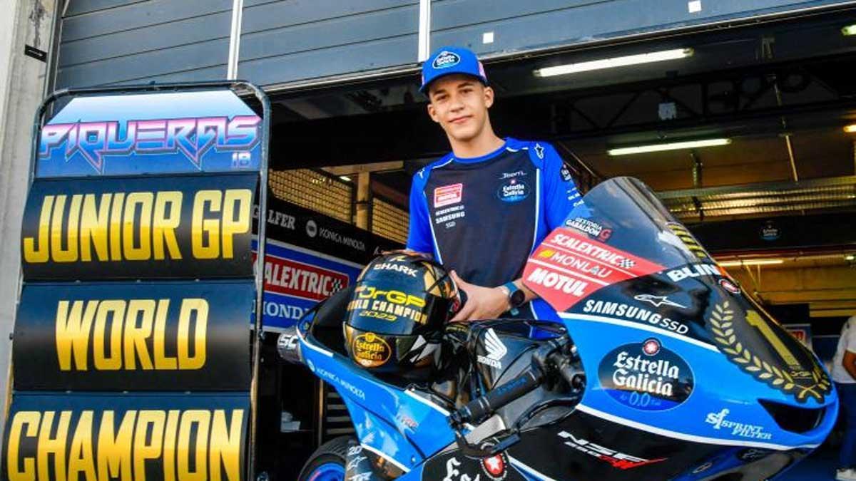 Ángel Piqueras, de 16 años, nuevo campeón del mundo júnior de motociclismo