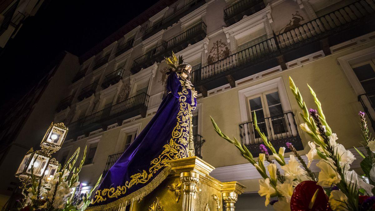 El Nazareno por la calle Alfonso I.