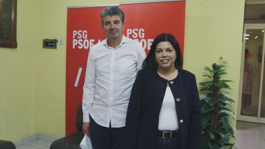 Álvaro Vila y Patricia Domínguez, ayer en la sede del PSOE en la ciudad.