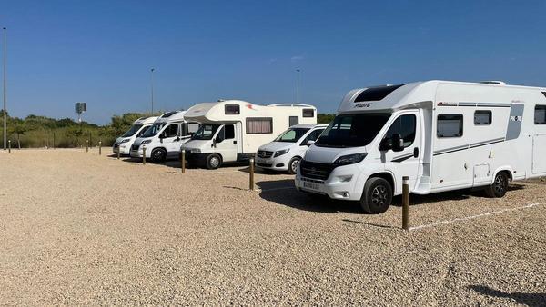 Camping caravanas: Área camper con veinte plazas en la Pobla de Farnals