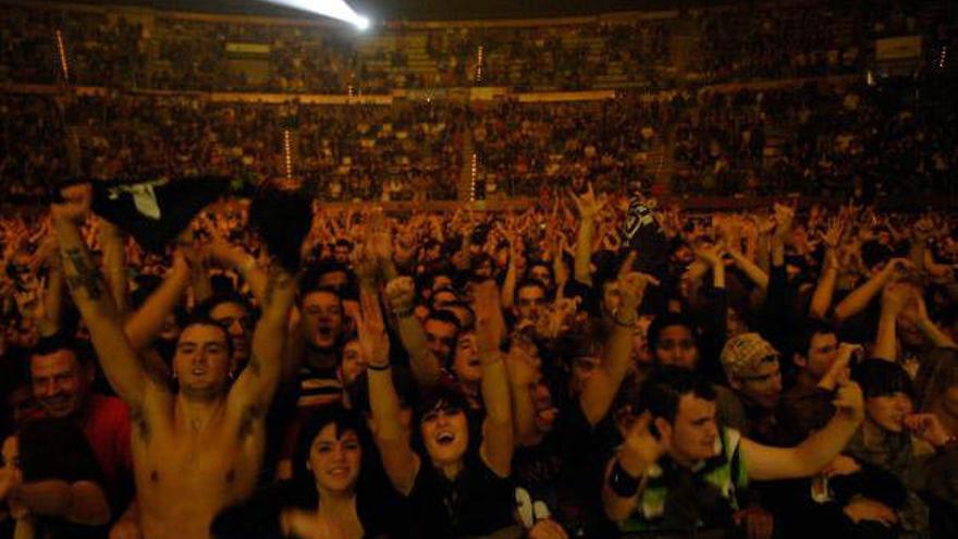 El público, en el último concierto de Extremoduro en A Coruña. / Juan Varela