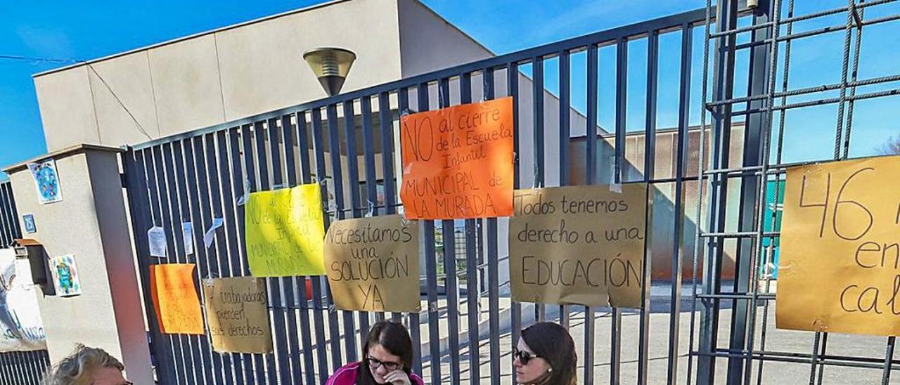 Guardia de 24 horas iniciada por los padres y madres de la Escuela Infantil de La Murada.