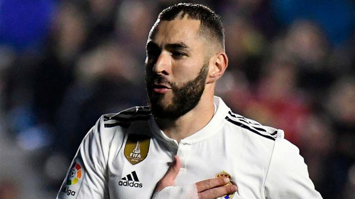 Benzema adelantó al Madrid a petición del VAR