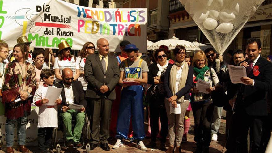 Las autoridades, durante la lectura del manifiesto.