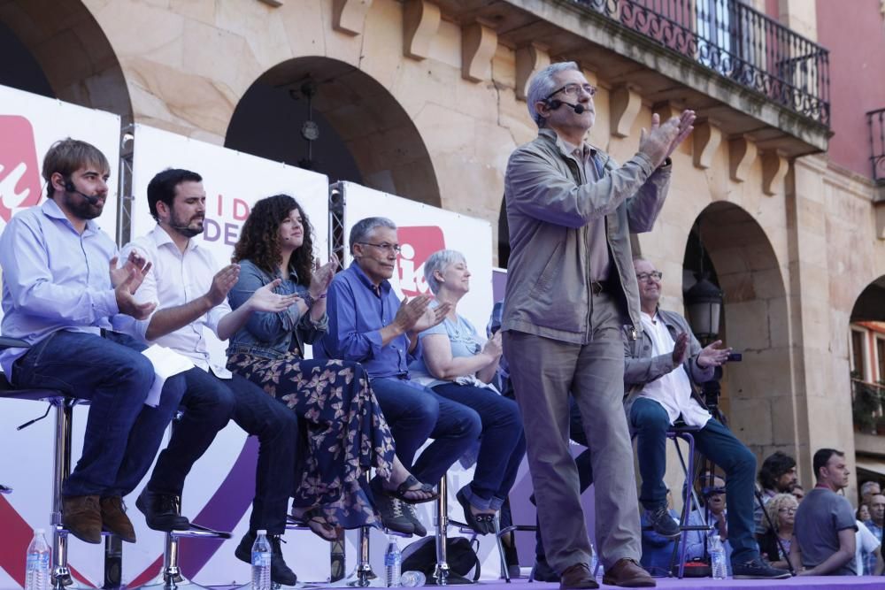 Alberto Garzón en un mitin de Unidos Podemos en la Plaza Mayor de Gijón