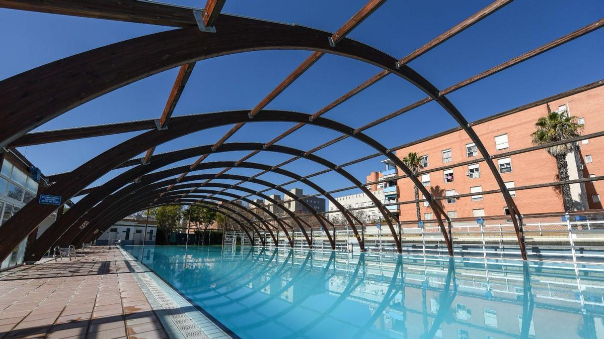 Las piscinas municipales de Sevilla abrirán sus puertas el 23 de junio