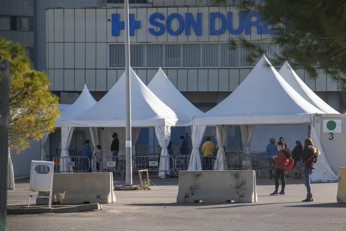 Carpa de realización de PCRs en Son Dureta