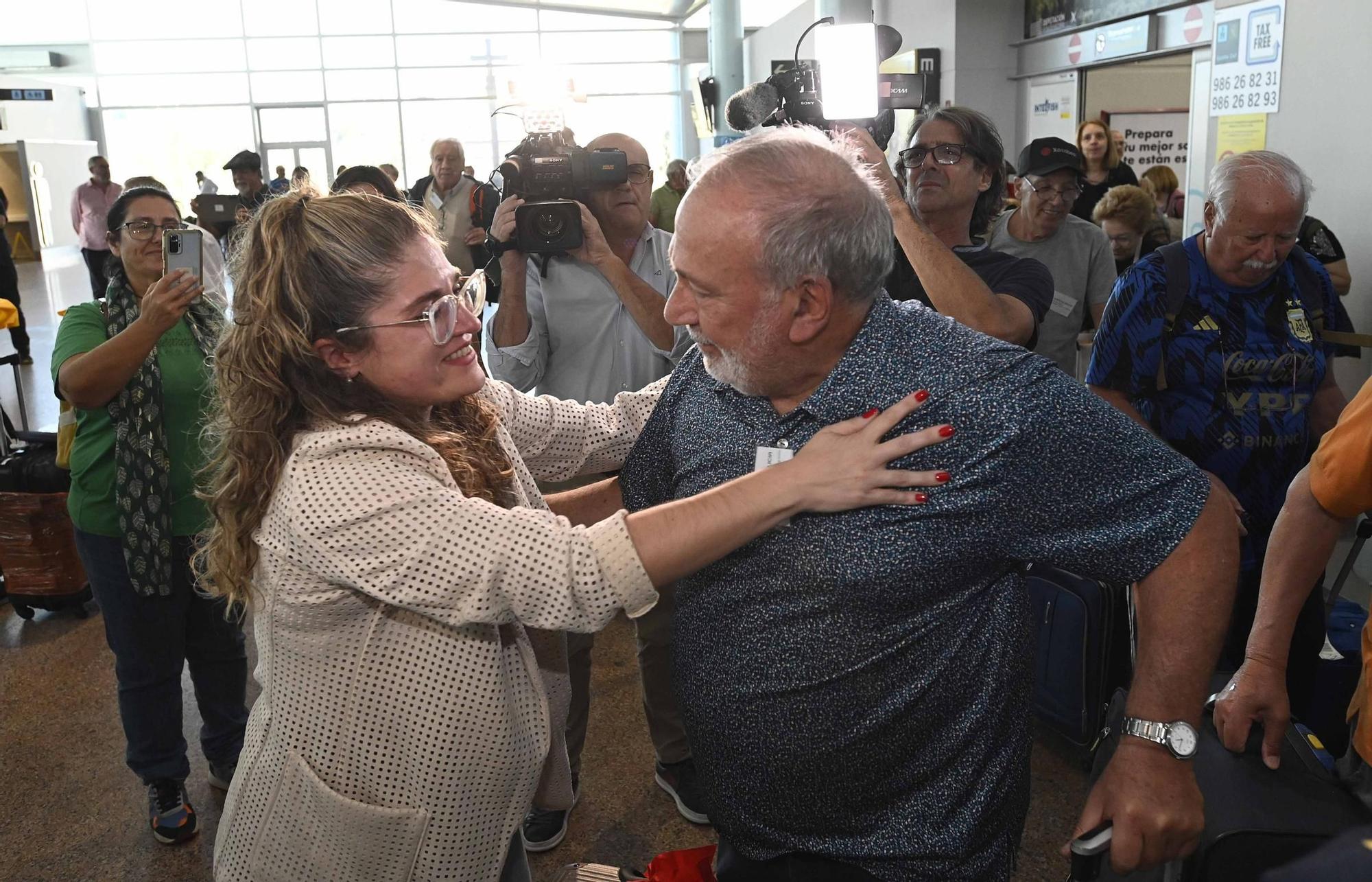 El centenario Gonzalo Nodal, entre los 200 emigrantes gallegos que vuelven a la tierra que les vio nacer