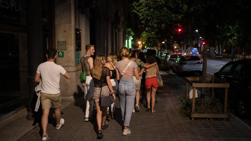 Cataluña permitirá abrir las terrazas de bares y discotecas hasta las 3 de la madrugada