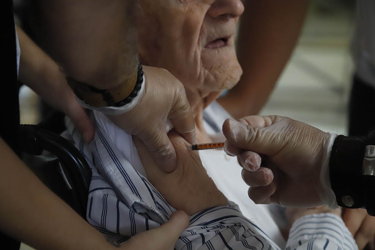 Vacunación en la residencia de mayores Vitalia Guadalquivir