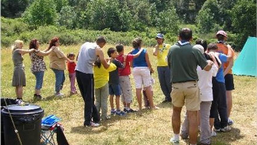 Un grupo scout durante una acampada en Valencia.