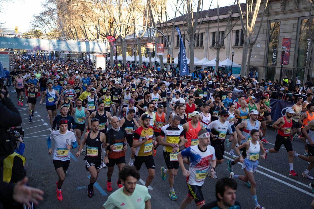 El Passeig de Picasso, lleno de corredores en la salida.