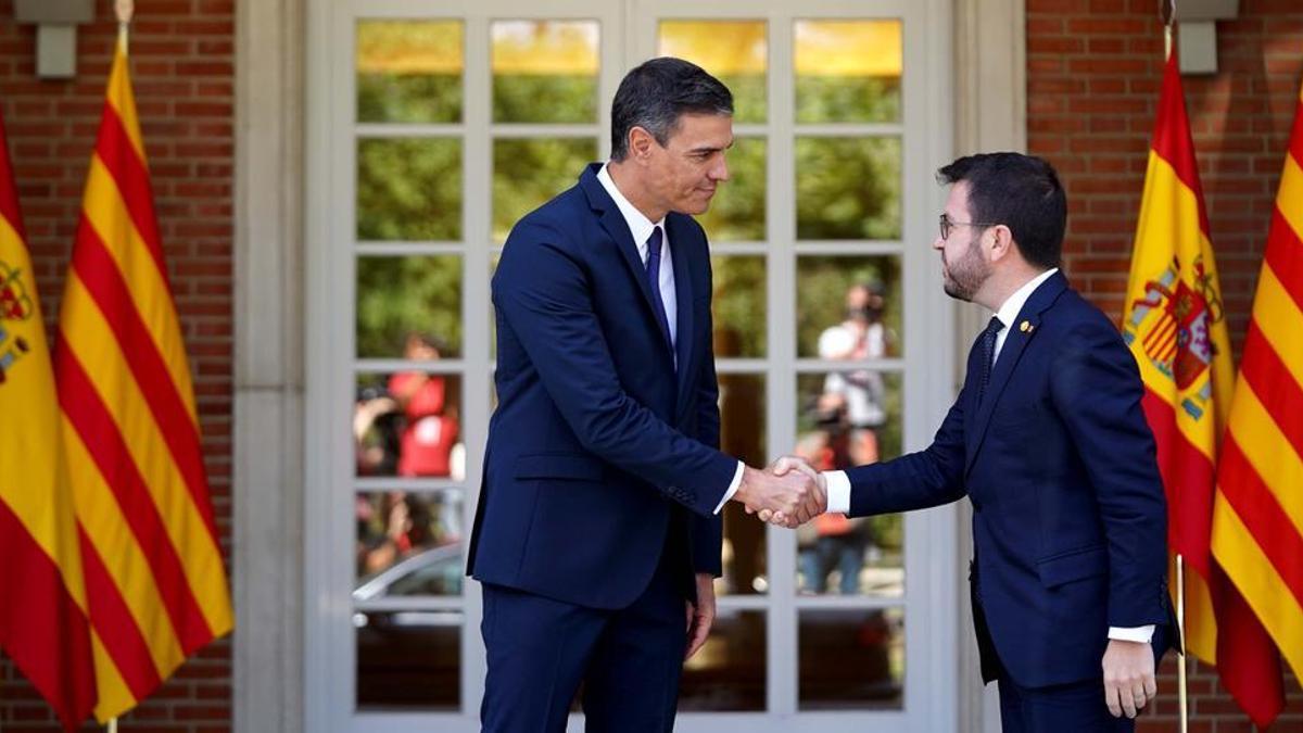 El presidente del Gobierno, Pedro Sánchez, y el 'president' de la Generalitat, Pere Aragonès, en Moncloa.