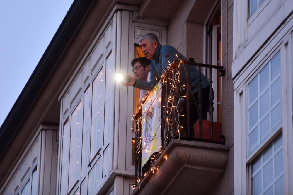 Vecinos unidos en la cuarentena por los aplausos en los balcones