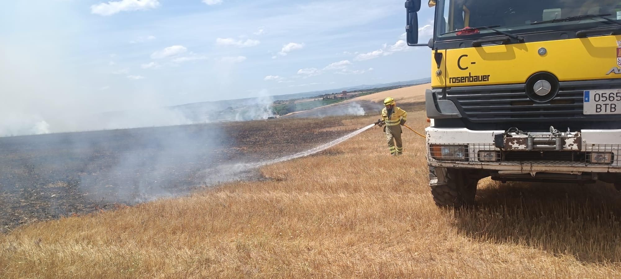 GALERÍA | Incendio forestal en la comarca de Sayago