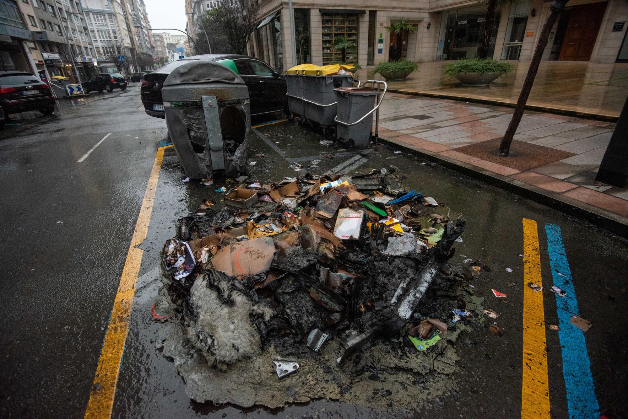 Casi una decena de contenedores quemados en A Coruña durante Fin de Año