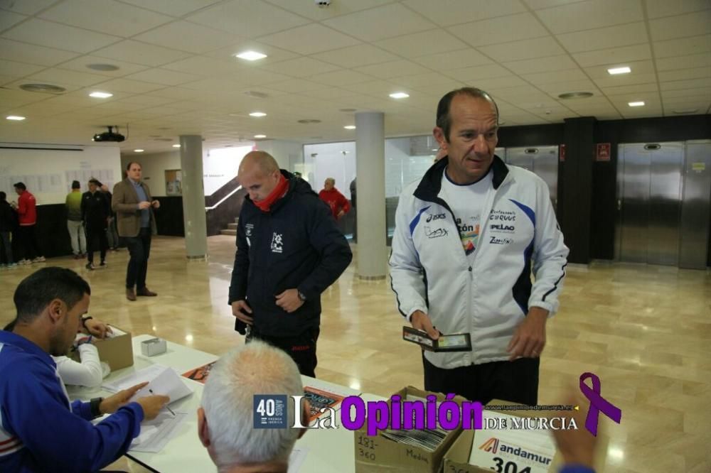 Recogida de dorsales, ambiente y salida de la XXXI Media Maratón Ciudad de Lorca