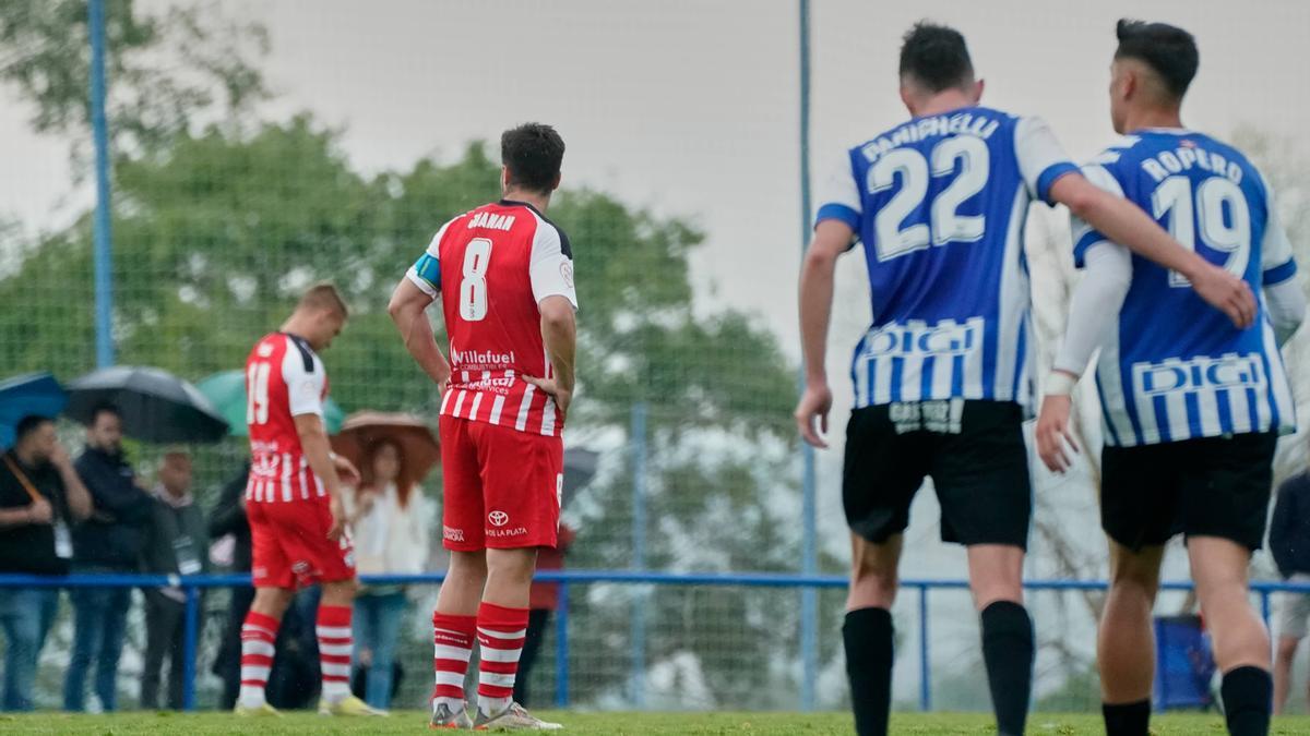 Los rojiblancos, desolados tras encajar un gol