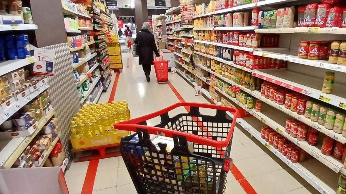 Interior de un supermercado.