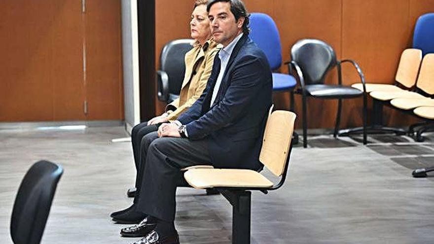 El exalcalde Ernesto Anido y la excoordinadora general durante el juicio celebrado en la Audiencia Provincial.