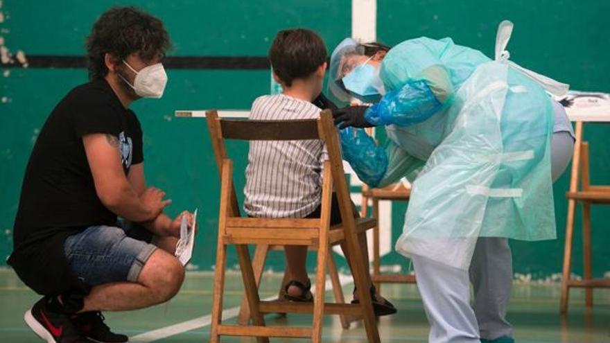 Los residentes canarios en la Península podrán hacerse una prueba diagnóstica gratuita para regresar en Navidad