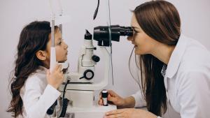 La miopía, la hipermetropía y el astigmatismo son las patologías oftalmológicas que aparecen con más frecuencia entre los menores