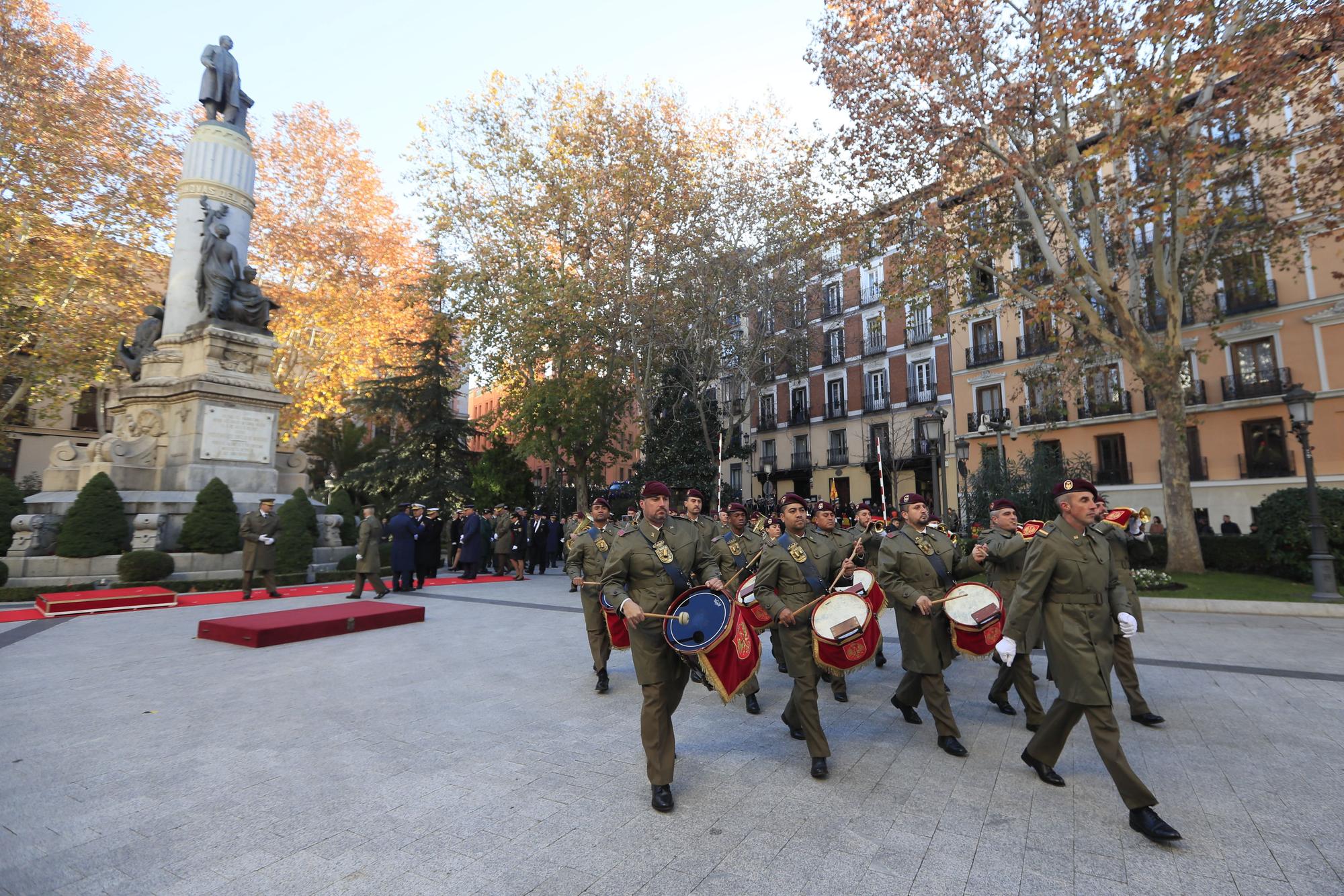 Francina Armengol y Pedro Rollán presiden el primer Izado Solemne de Bandera en el Senado