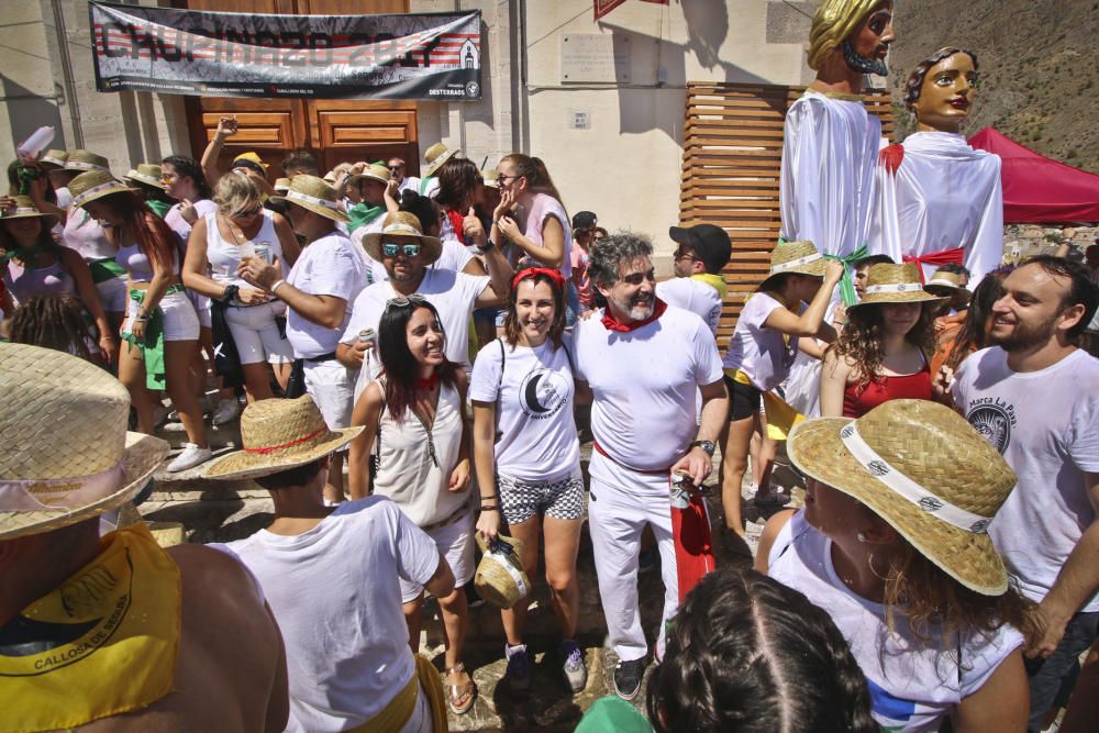 La ermita de San Roque congrega a decenas de personas para comenzar los festejos patronales y de Moros y Cristianos