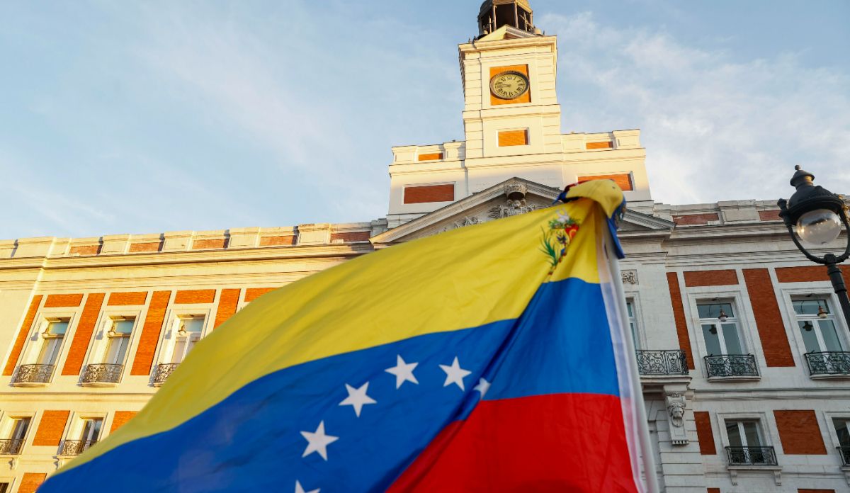 Concentraci�n por la Verdad de Venezuela convocada a nivel Mundial, este s�bado en la Puerta del Sol, en Madrid. EFE_ Fernando Alvarado (1).jpg