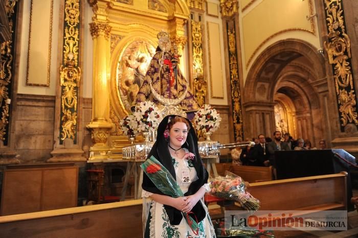 Ofrenda floral a la Virgen de las candidatas a Reina de la Huerta