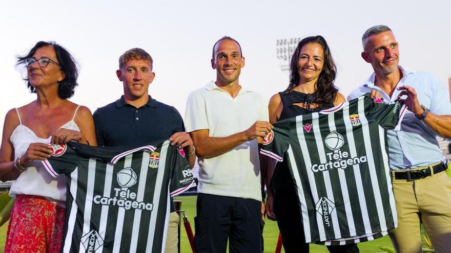 El FC Cartagena acaba con el misterio de las camisetas