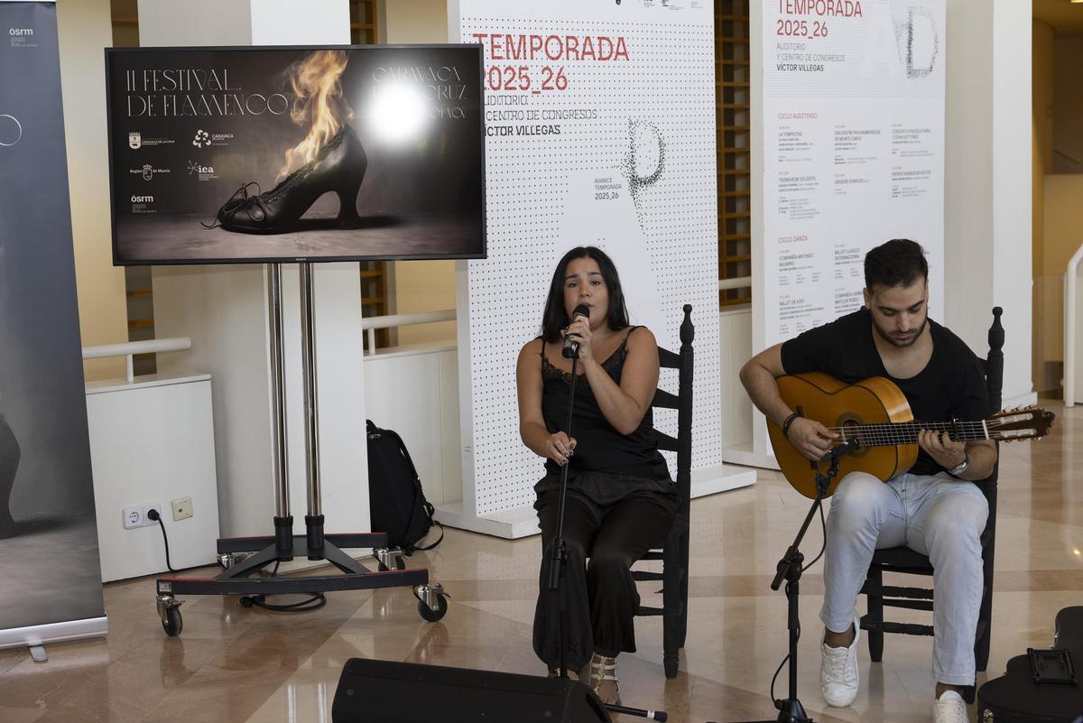 La presentacion contó con la actuación de la cantaora Celia Jiménez, acompañada a la guitarra por Alberto Romero