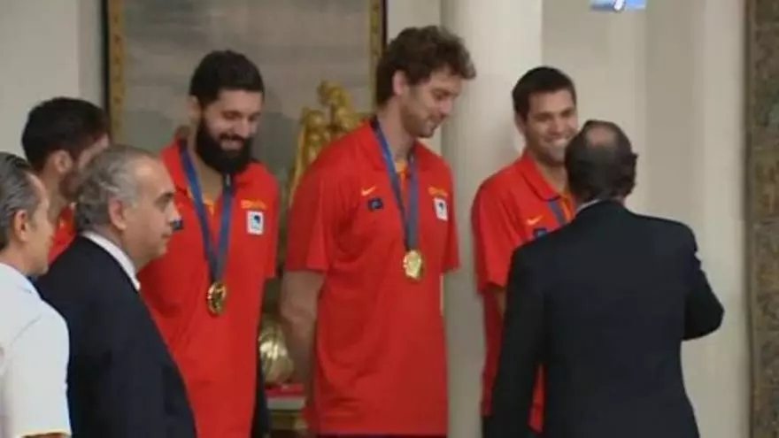 Rajoy, a los campeones: "Gracias por hacer favor a los españoles"