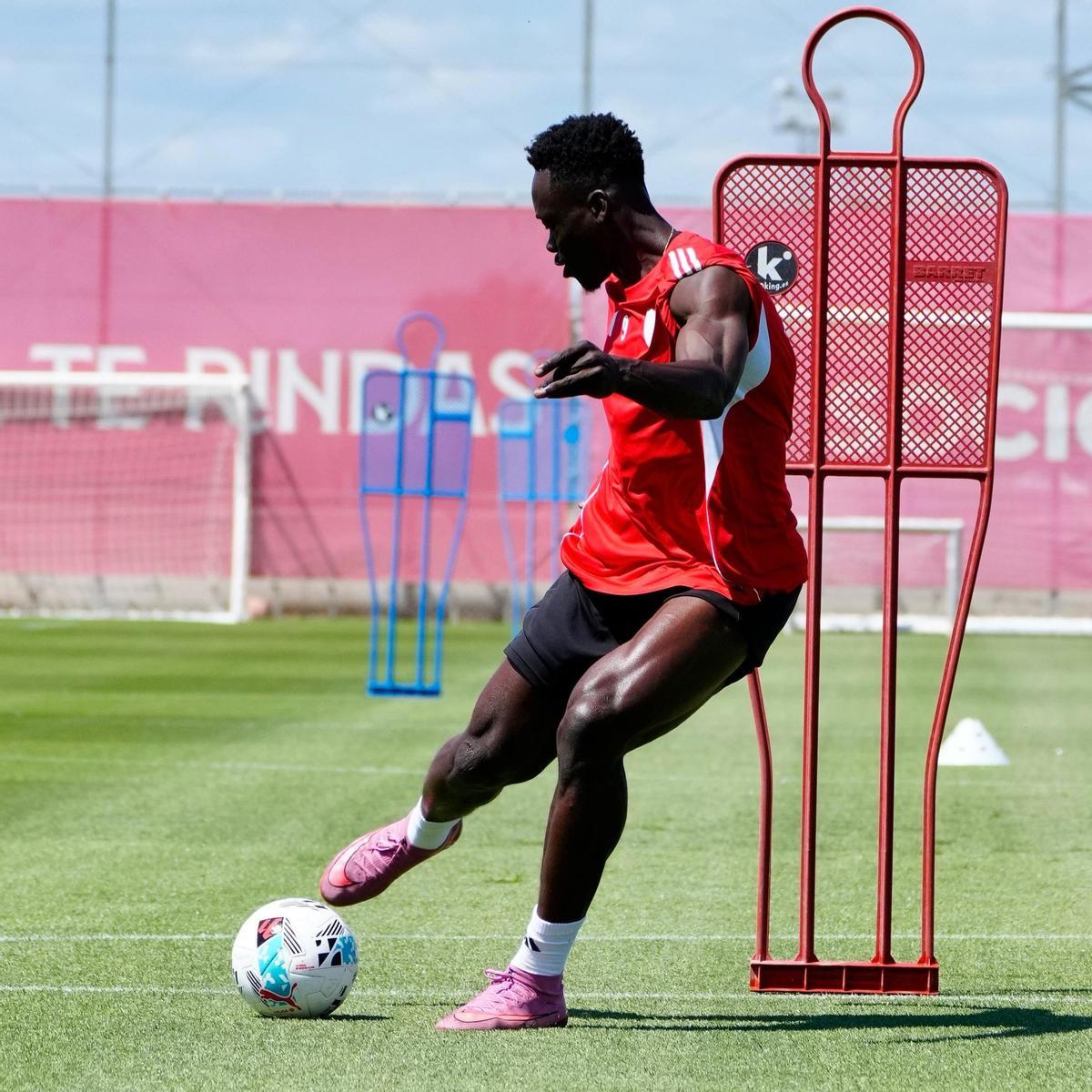 Akor Adams, durante el entrenamiento del Sevilla FC este miércoles