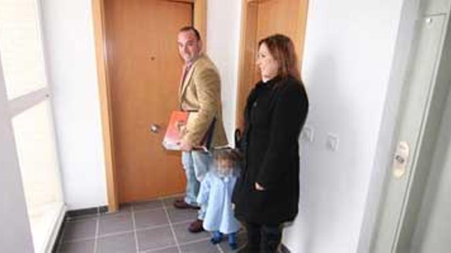 Urvicasa entrega las llaves de las 131 viviendas de la primera fase de la Pilara