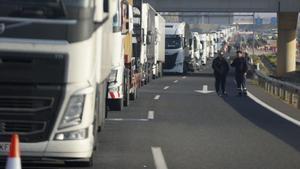 Imagen de carretera colapsada por las protestas agrícolas.