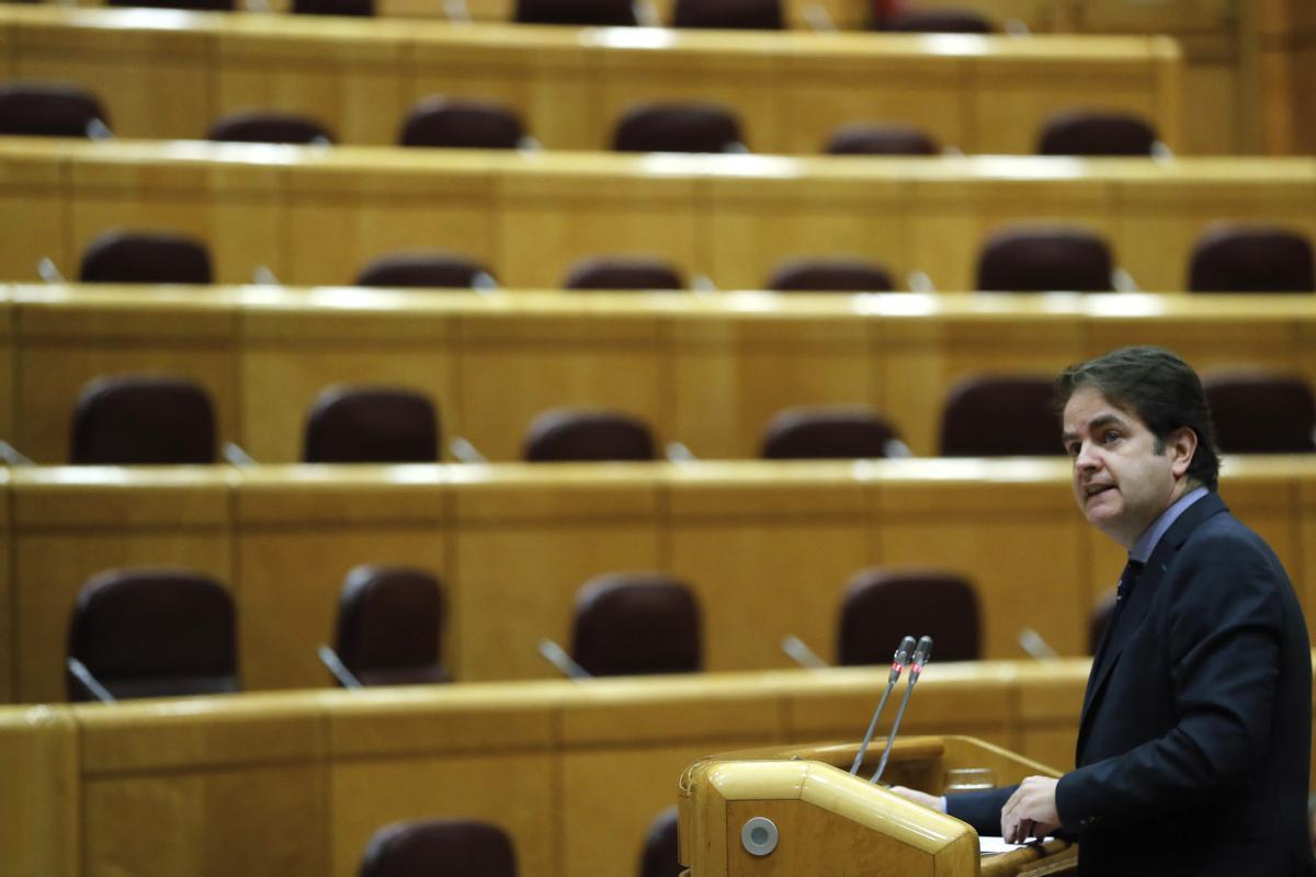 Roberto Bermúdez de Castro, el 22 de marzo de 2018 en el Senado, entonces secretario de Estado para las Administraciones Públicas, da cuenta de la aplicación del artículo 155 en Cataluña.