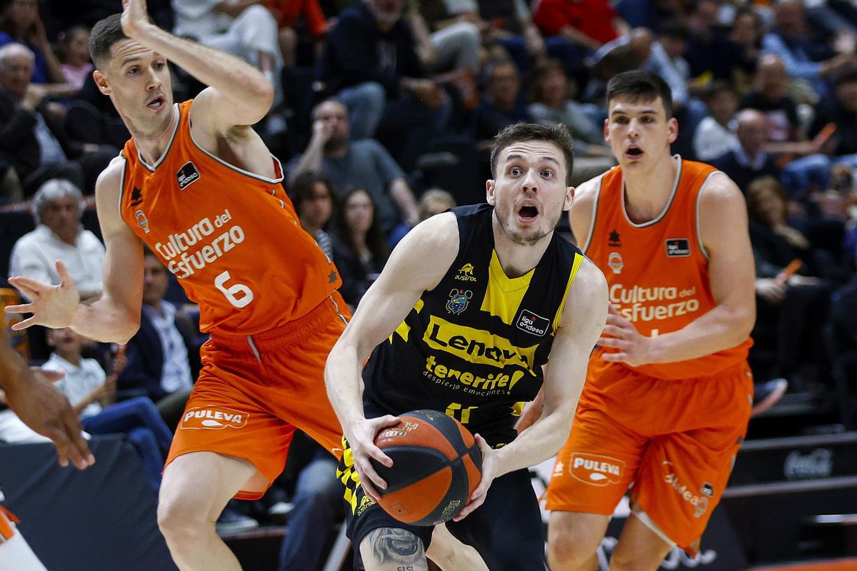 Kyle Guy, con el Lenovo Tenerife en un partido ante el Valencia Basket