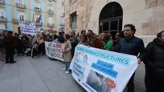 Cientos de familias de 12 municipios protestan por la paralización de Edificant: "Nuestros colegios se están cayendo"
