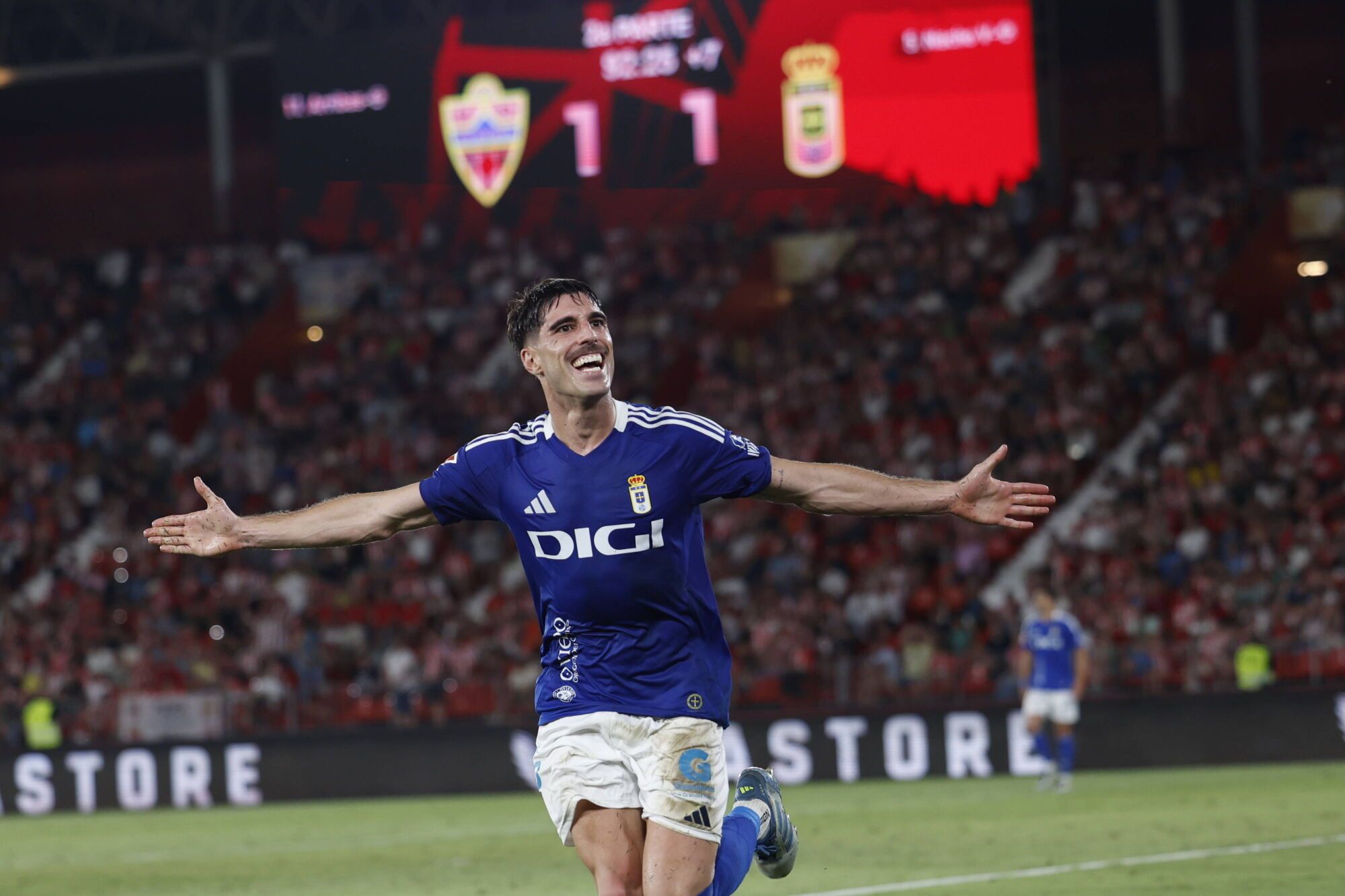 Así fue el primer partido del play-off entre el Almería y el Real Oviedo