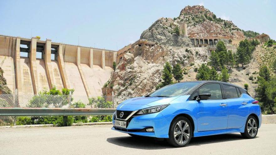 CARRETERES SECUNDÀRIES. En el nostre viatge vam abandonar l’A-3 per recórrer l’antiga NIII i així gaudir de tot allò que normalment passem  a tota velocitat. Neomotor