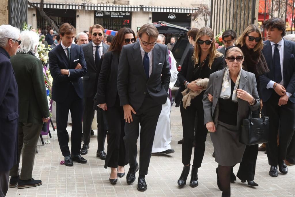 Las imágenes del entierro del padre del presidente del Levante, Pedro Catalán