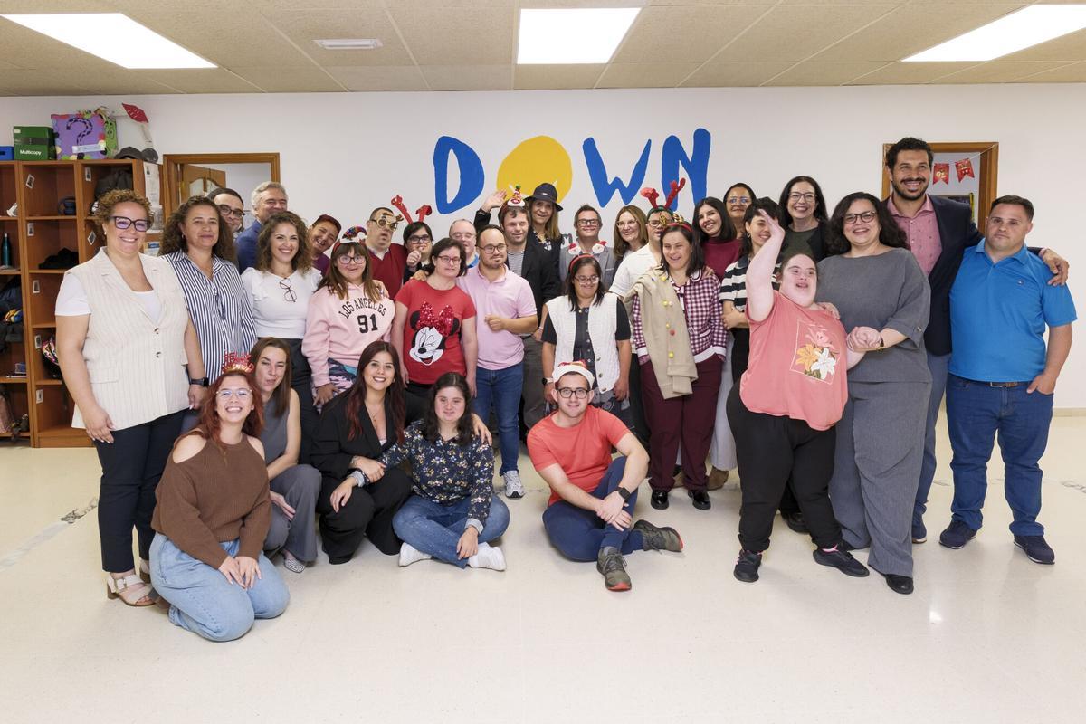 La infanta Elena conoce en Las Palmas de Gran Canaria el programa laboral Juntos Somos Capaces