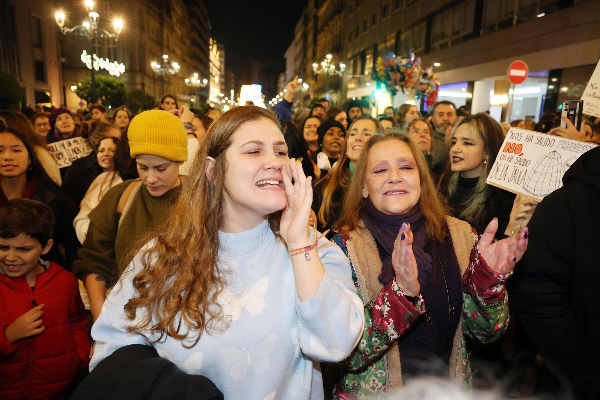 Vigo se tiñe de violeta en contra de la violencia machista