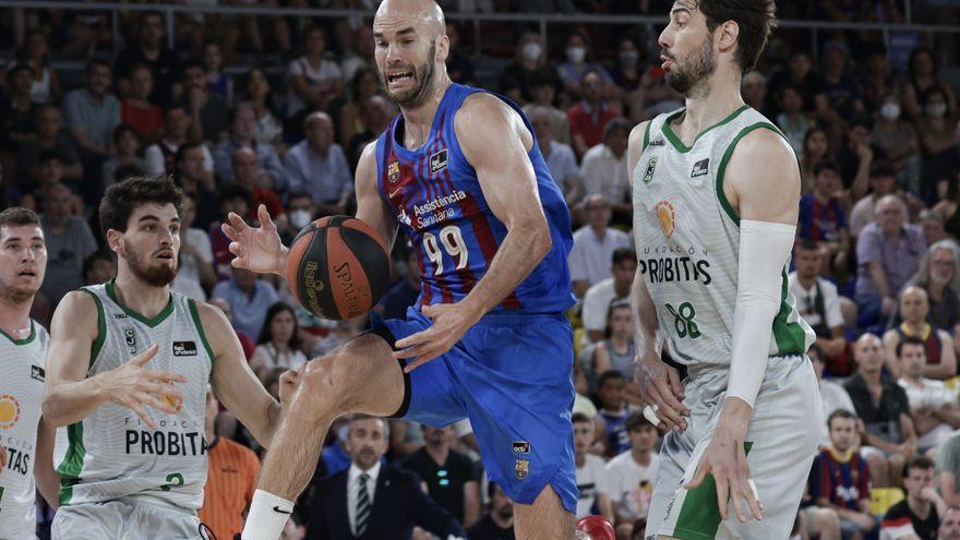 Calathes trata de marcharse de un gran Tomic.