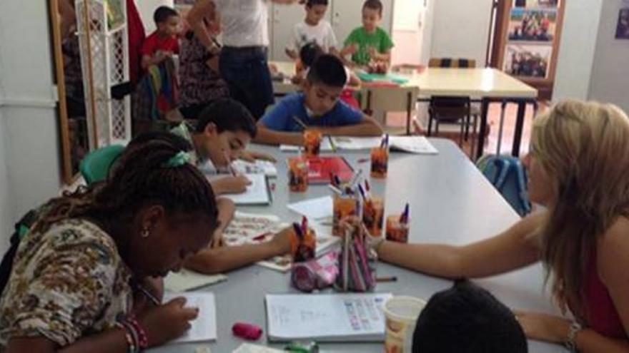 Un grupo de niños en uno de los talleres en los que colabora la Fundación Repsol .