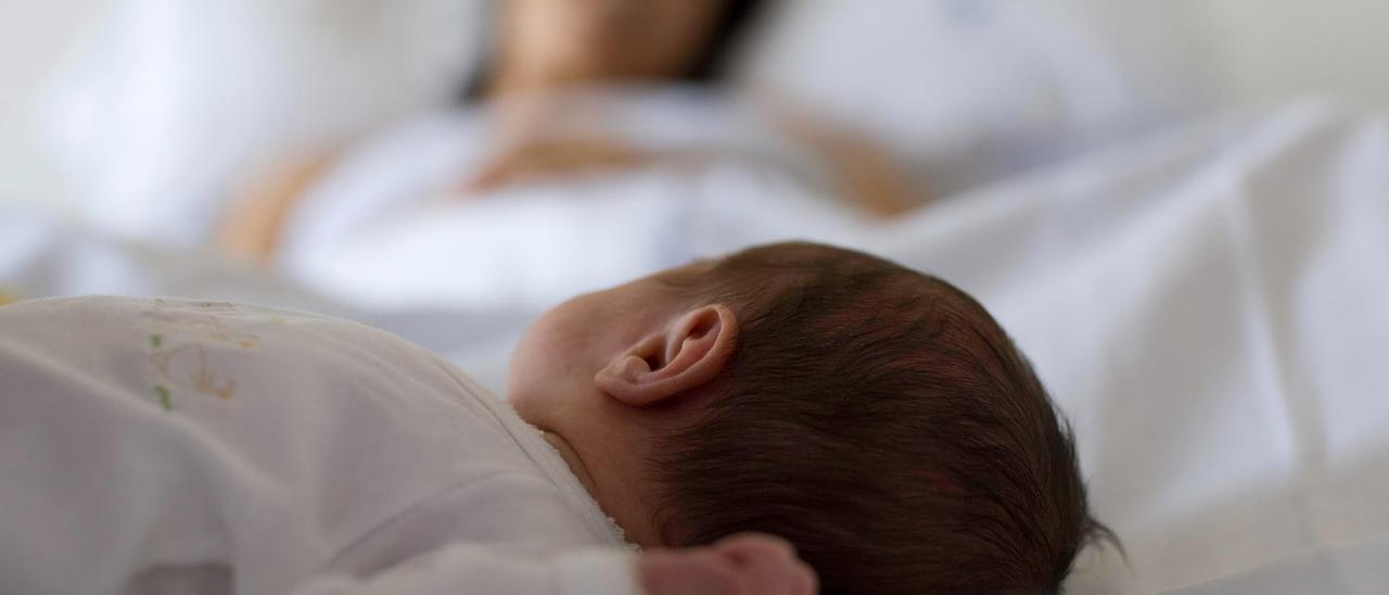 Un bebé recién nacido en el Hospital Universitario San Agustín.