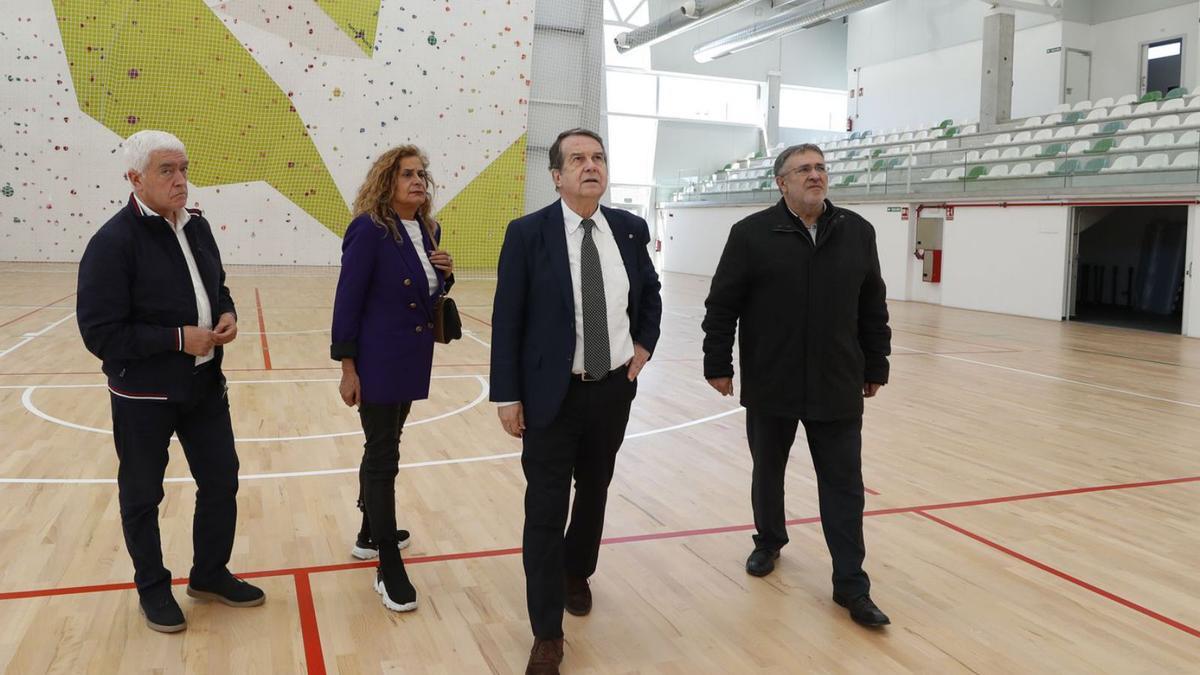 El pabellón de Quirós abrirá en septiembre con dos rocódromos y gimnasio