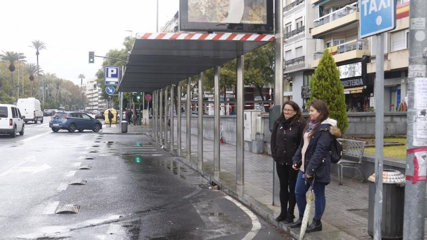 Córdoba se queda con menos taxis por la huelga contra los vehículos de alquiler con conductor