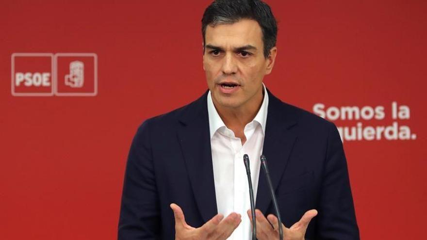 Sánchez logra atraer a Rajoy a la reforma de la Constitución